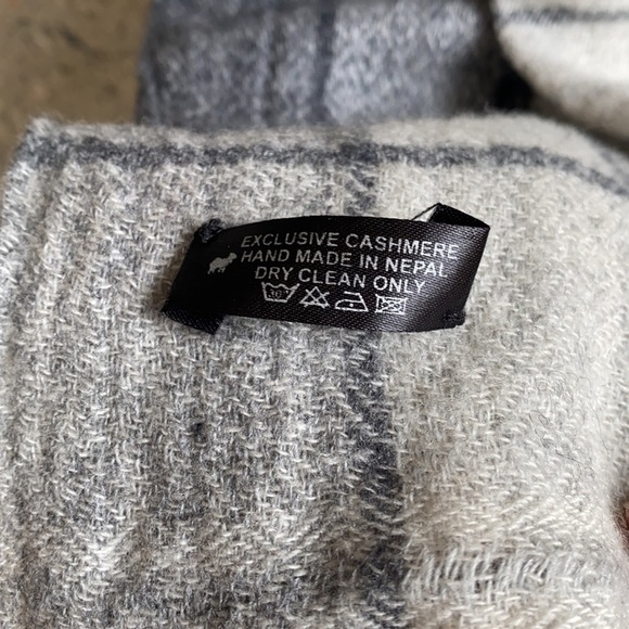 Cashmere Window Pane Scarf - Picture 2 of 8